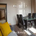 Przestronny Apartament Very Berry W Poznaniu Z Dwiema Sypialniami By Noclegi Renters