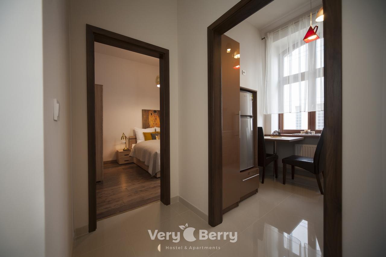 Przestronny Very Berry W Poznaniu Z Dwiema Sypialniami By Renters Apartamento
